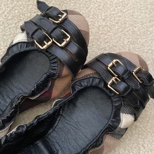 Burberry Flats size 7.5 💕 with buckle